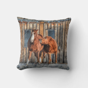 Två Cheeky Horses och ett Barn Equine Photo Kudde
