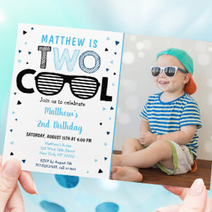 Två Coolor Sunglass Boy andra födelsedagen Inbjudningar