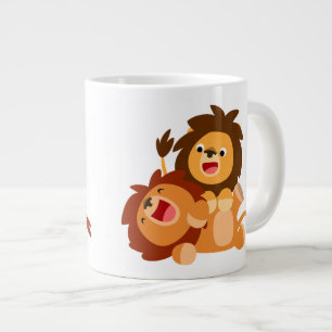 Två Cute PlayTecknad Lejon Jumbo Mugg