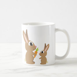 Två Cute Rabbits som delar morot Kaffemugg