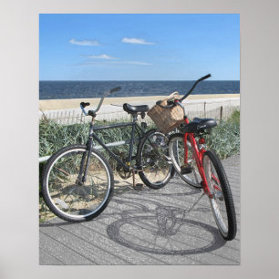 Två cyklar på den boardwalkJersey kusten Poster