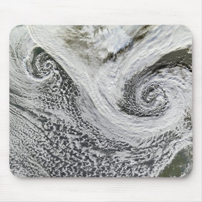 Två cykloner bildade tillsammans söder om Islandet Musmatta (Framsidan)