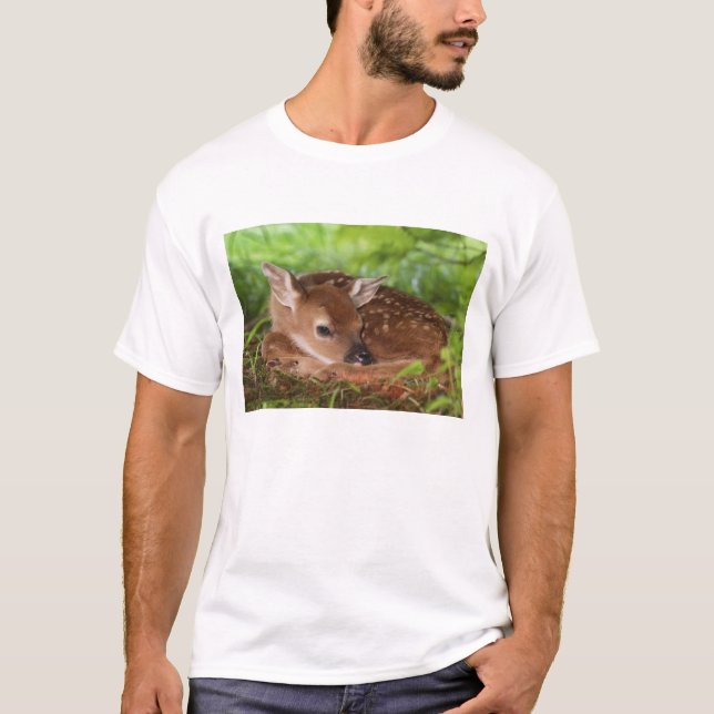 Två dagar gammal White-tailed Deer unge, Kentucky. Tee Shirt (Framsida)