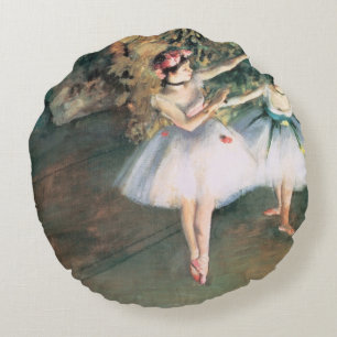Två dansare på en scen av Edgar Degas, Vintage Art Rund Kudde