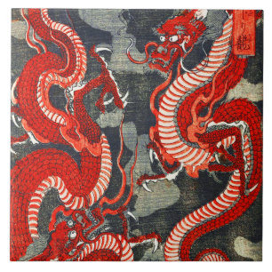 TVÅ DRAGONS JAPANESE WOODCUT I RED BLACK WHITE KAKELPLATTA