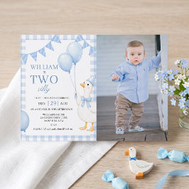 Två dumma blå Gingham-pojke 2-års födelsedagsinbju Inbjudningar