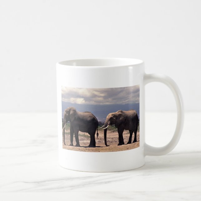 Två elefanter som går i en ro kaffemugg (Höger)