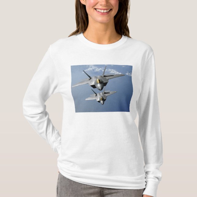 Två F-22 Raptors flyger över Stilla havet T Shirt (Framsida)
