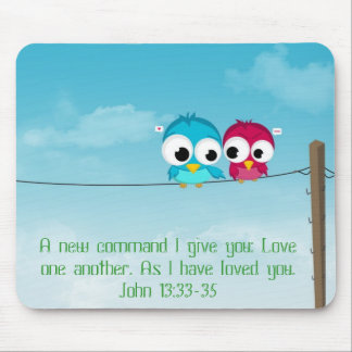 Två fåglar på en binda musmatta