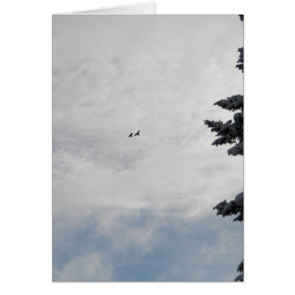 Två fåglar som flyger kick hälsningskort