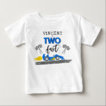 Två Fast Blue Tävling-bilkonsument 2:a födelsedag  T Shirt<br><div class="desc">Två Fast Blue Tävling-bildagars andra födelsedag Party-dräkt Baby-bodydräkt</div>