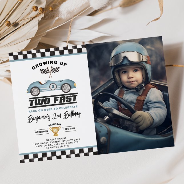 Två Fast Boy 2:a födelsedag med Party-bilfoto i Tä Inbjudningar (Skapare uppladdad)