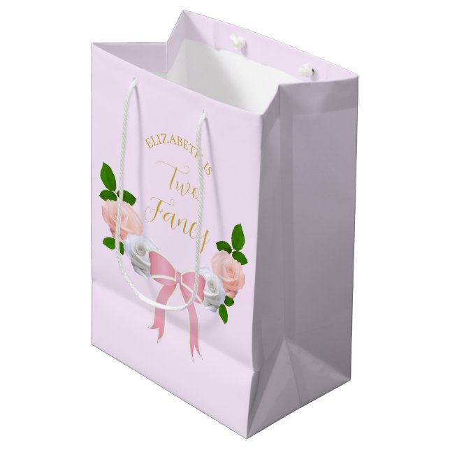 Två Finare Bow-Blommigtar på födelsedagen (Framsidan Vinklad)