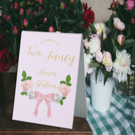 Två Finare Bow-Blommigtar på födelsedagen
