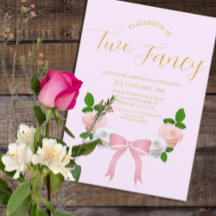 Två Finare Bow-Blommigtar på födelsedagen