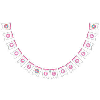 Två fjällande födelsedag vimplar