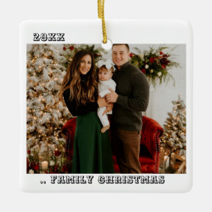 Två foto-lyckor är familjejul - minimalistisk julgransprydnad keramik