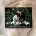 Två foto | Retro Boho-typografi Spara datum Meddelande Vykort<br><div class="desc">Det här trendiget och boho sparar datumet för vykortet med två av dina favoritfoton,  med text som skrivs i efterhand. På baksidan finns ett andra foto med övertäckning och mer information och information om bröllop. Ett enkelt och snyggt utseende som passar perfekt med stil!</div>