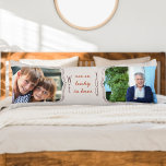 Två foto som är så lyckliga att ha dig Neutralt Kroppskudde<br><div class="desc">Personligens fotokudde för någon speciell. Utformningen har klammerparenteser mot ram i fotot (som definierar vem som är WE och vem som är DU). Texten är skriven i avslappnaden handstil och typsnitt för smalan och lyder: Vi har så tur att ha dig. Fotomallen är inställd för att du ska kunna lägga...</div>