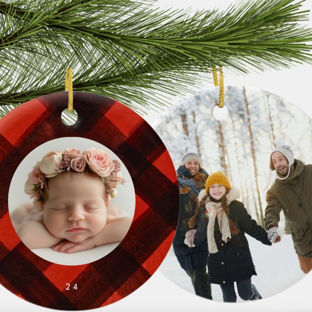 Två fotojulfärgade, rödsvarta, blekta julgransprydnad keramik (Skapare uppladdad)