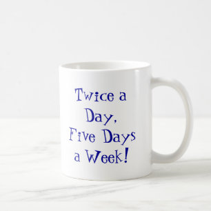 Två gånger en dag, fem dagar i veckan! kaffemugg