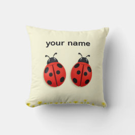 Två glada nyckelpigor på en gul bakgrund kudde