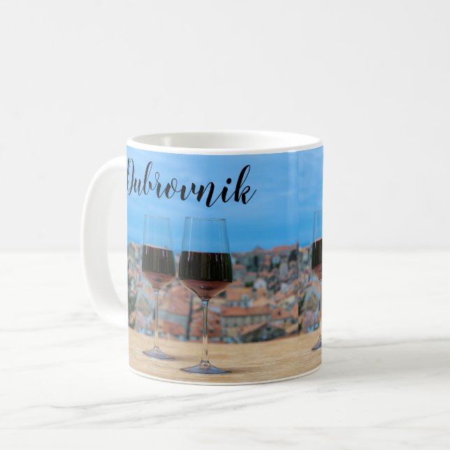 Två glas rött vin med sikte på Dubrovnik Kaffemugg (Framsida vänster)