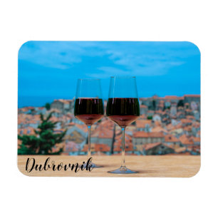 Två glas rött vin med sikte på Dubrovnik Mag Magnet