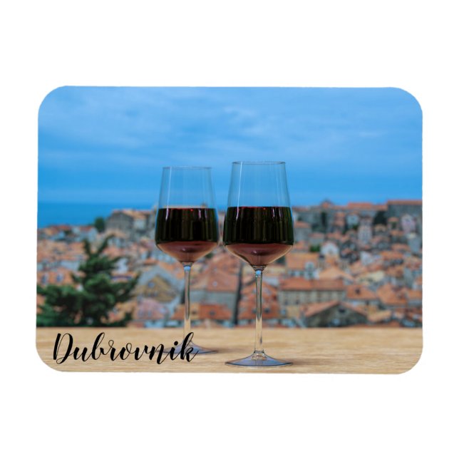 Två glas rött vin med sikte på Dubrovnik Mag Magnet (Horisontell)