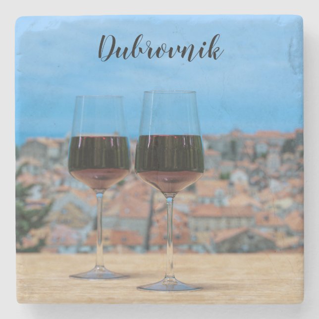 Två glas rött vin med sikte på Dubrovnik Stenunderlägg (Framsidan)