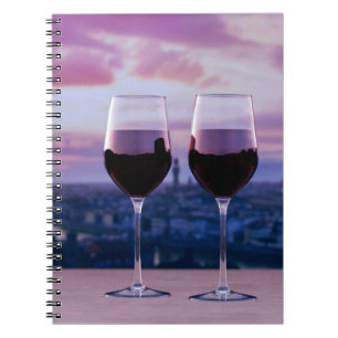 Två glas rött vin på Florence Skyline Anteckningsbok