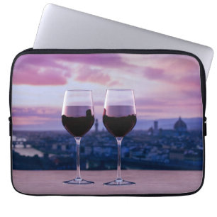 Två glas rött vin på Florence Skyline Laptop Fodral