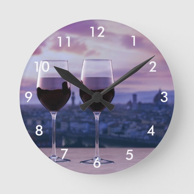 Två glas rött vin på Florence Skyline Rund Klocka (Framsida)