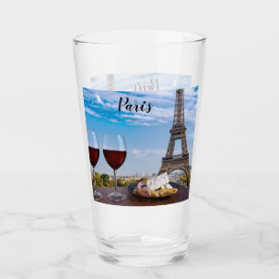 Två glas vin i cafe i Paris