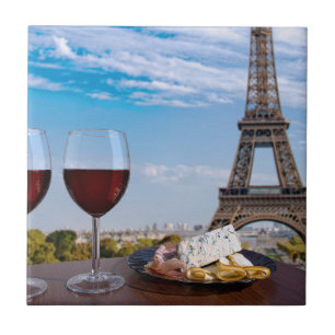Två glas vin i cafe i Paris Kakelplatta