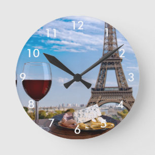 Två glas vin i cafe i Paris Rund Klocka