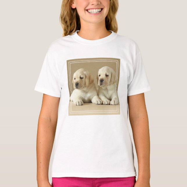 Två Golden Labrador-valpar T Shirt (Framsida)