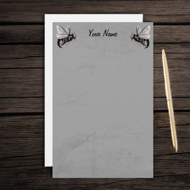 Två gotiska-illustrationer med Skull Vingar Brevpapper (Two spooky black white bees skull wings on grey marbled writing stationery paper.)