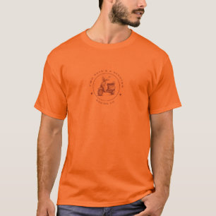 två grabbar & en sparkcykel som flyttar co. litet t-shirt