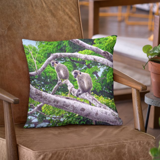 Två Gröntar i Sitta i Träd i Dekorativ kudde (Skapare uppladdad)