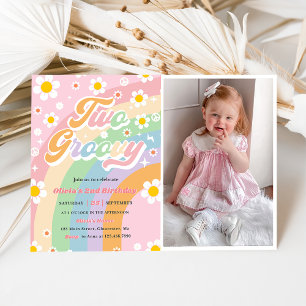 Två Groovy Daisy Rainbow 2:a födelsedag Party foto Inbjudningar
