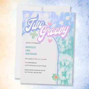 Två Groovy Pastel Tie Dye 2:a födelsedagen Party Inbjudningar