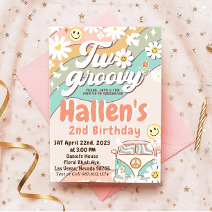 Två Groovy Retro Daisy Regnbåge 2:a födelsedag Inbjudningar