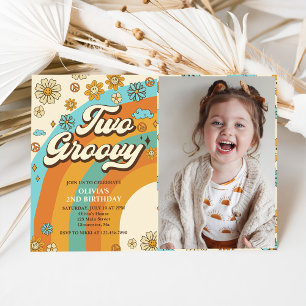 Två Groovy Retro Rainbow 2:a födelsedag Party foto Inbjudningar