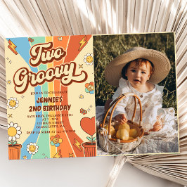 Två Groovy Retro Rainbow 2:a födelsedag Party foto Inbjudningar