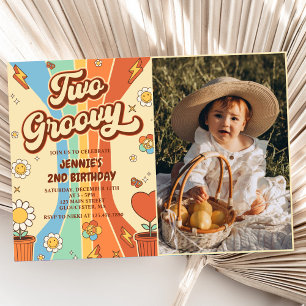 Två Groovy Retro Rainbow 2:a födelsedag Party foto Inbjudningar