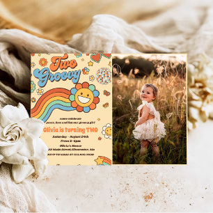 Två Groovy Retro Rainbow 2:a födelsedag Party foto Inbjudningar
