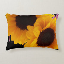 Två gulter solrosor