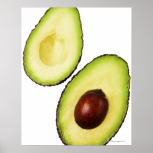 Två halvor av avokado, på vitt poster