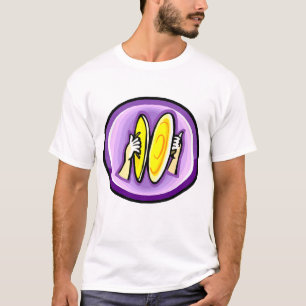 Två händer som leker forcerade cymbals i lilor, tee shirt